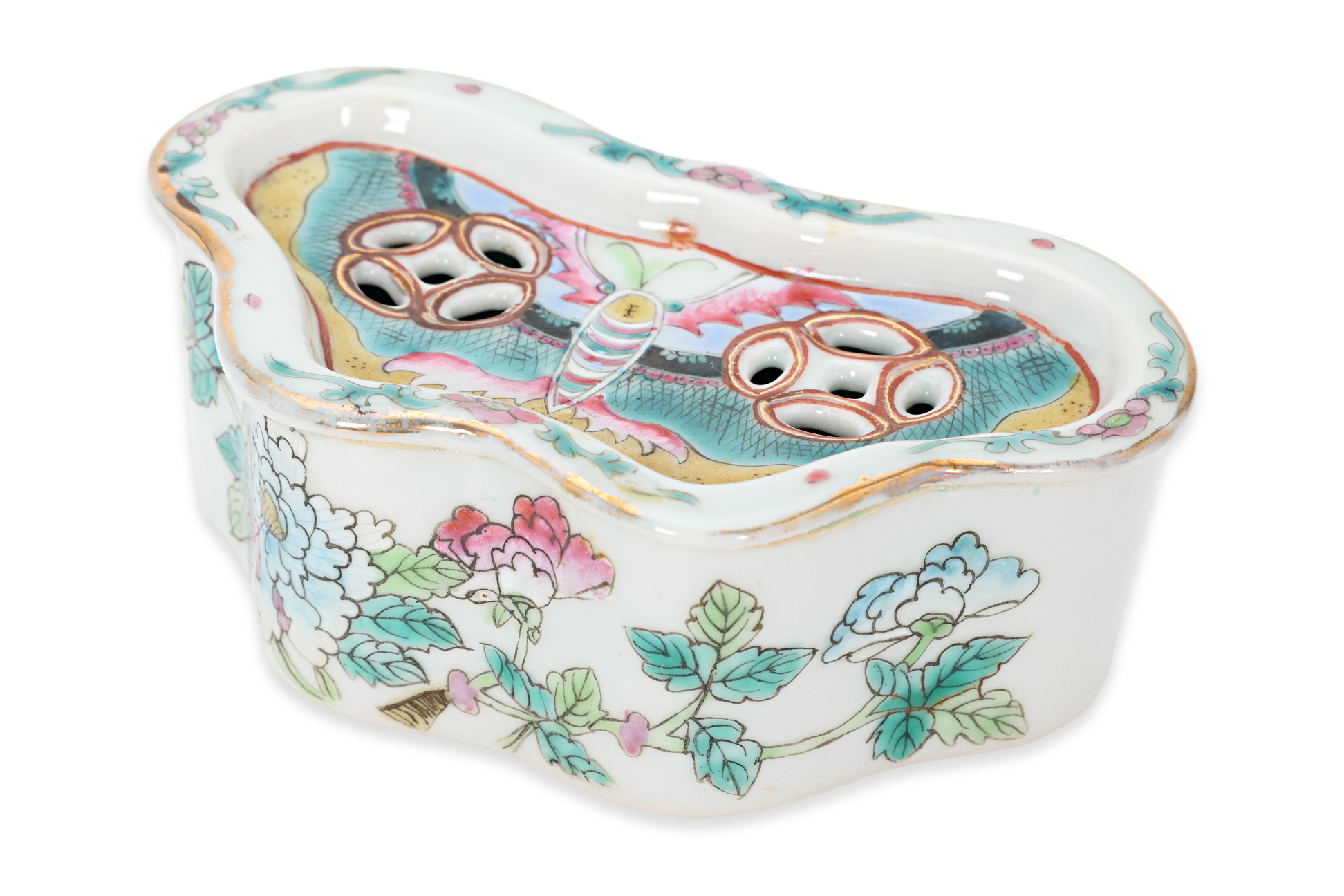 A FAMILLE ROSE BUTTERFLY-SHAPED CRICKET BOX