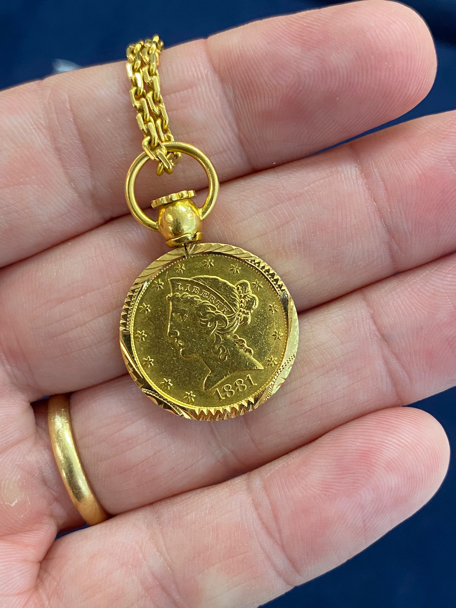 A UNITED STATES GOLD COIN PENDANT ON CHAIN - Image 6 of 7