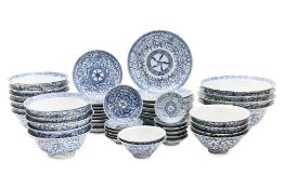 AN ASSORTMENT OF BLUE AND WHITE BOWLS AND SAUCERS
