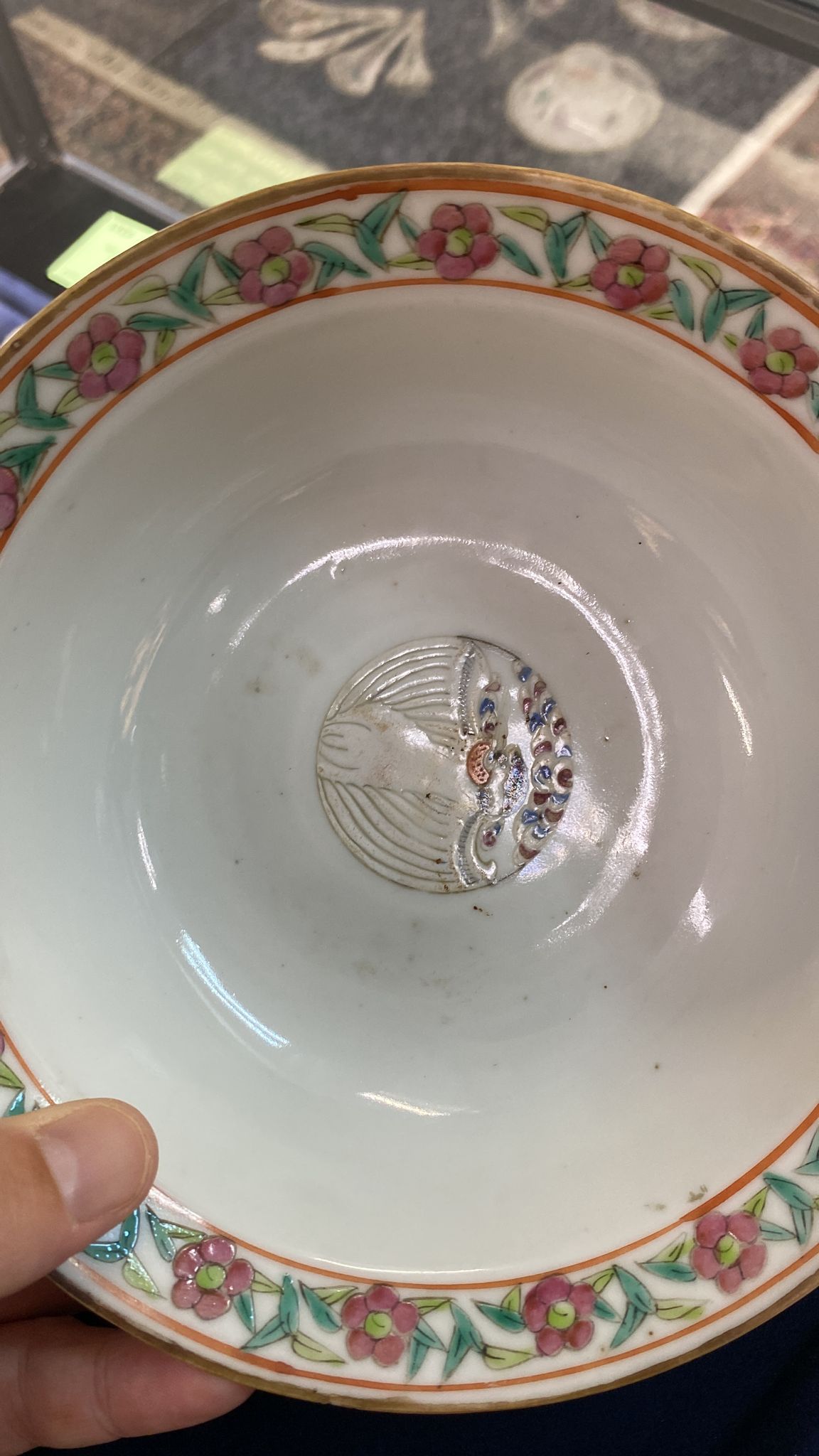 A SET OF FIVE FAMILLE ROSE 'CHICKEN' BOWLS - Image 6 of 8