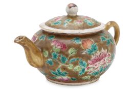 AN OLIVE-BROWN GROUND FAMILLE ROSE TEAPOT AND COVER