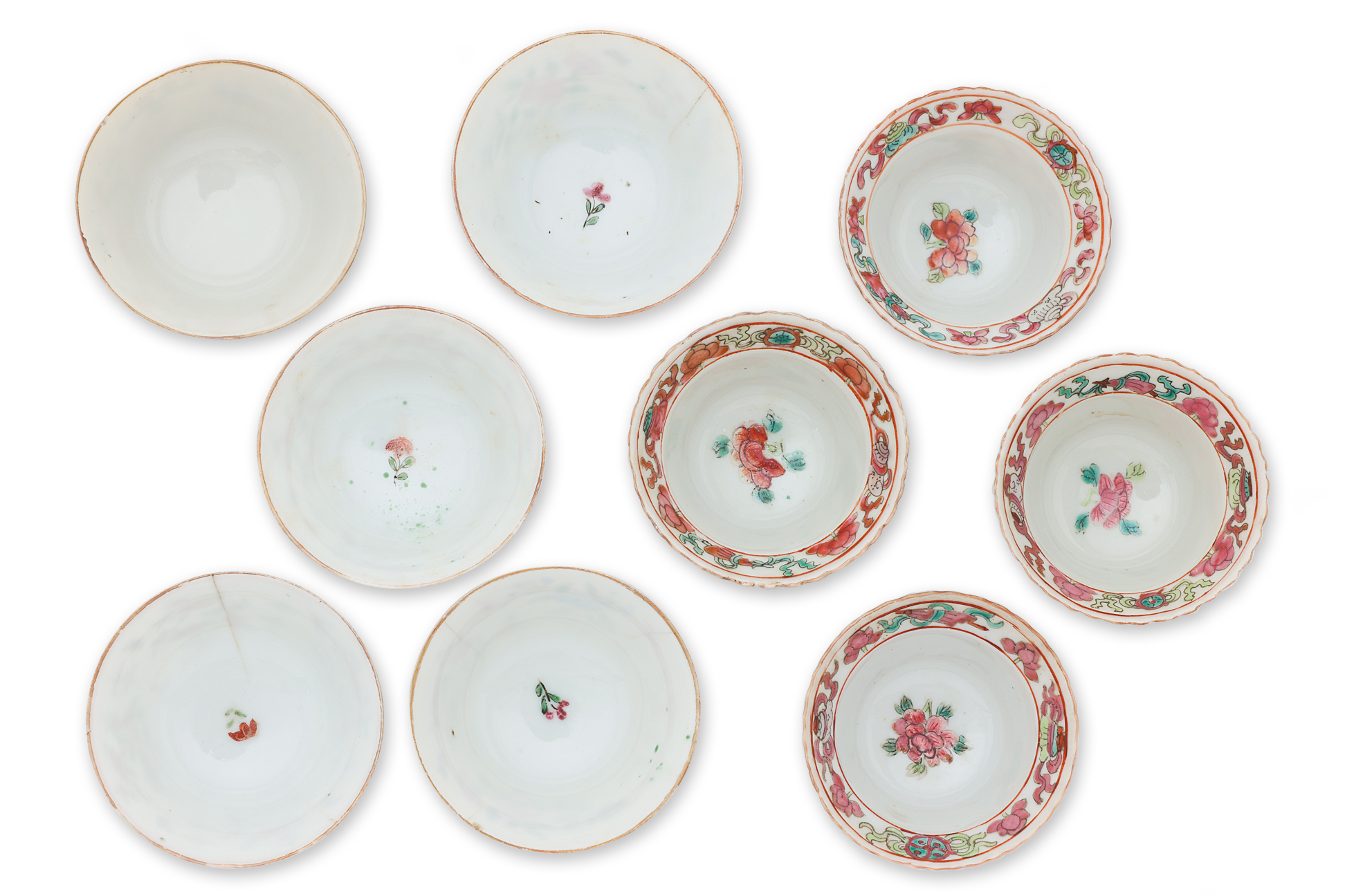 A GROUP OF FAMILLE ROSE TEA BOWLS - Image 3 of 3