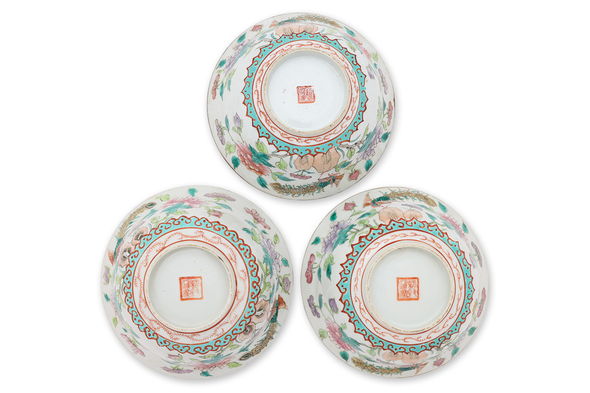 A SET OF FIVE FAMILLE ROSE BOWLS - Image 3 of 3