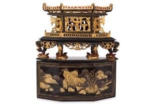 A CARVED GILT AND BLACK LACQUER CHANAB