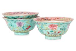 A SET OF THREE FAMILLE ROSE TURQUOISE GROUND PEONY BOWLS