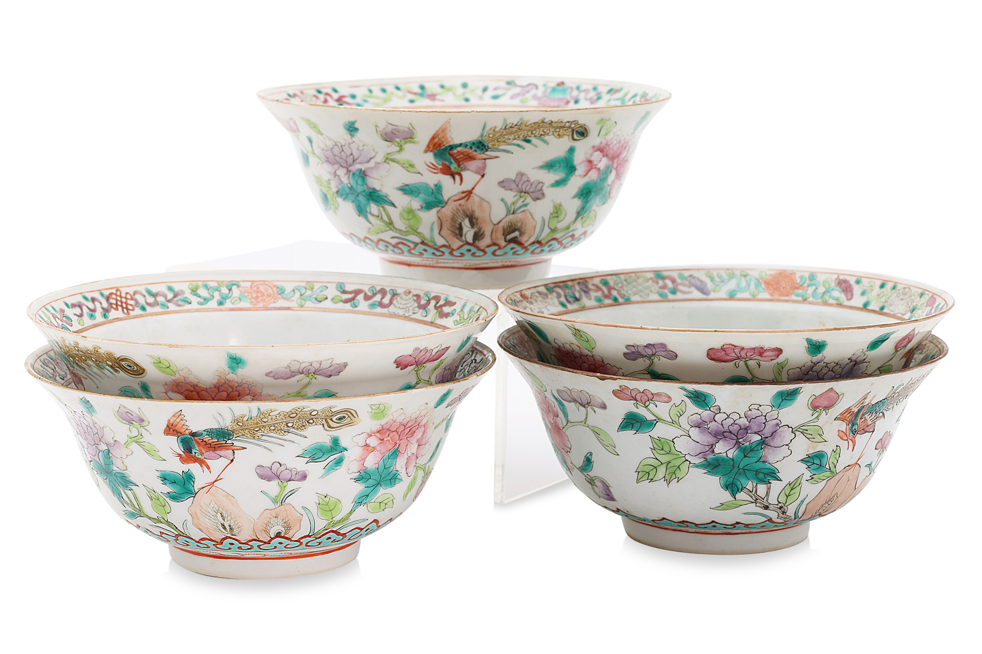 A SET OF FIVE FAMILLE ROSE BOWLS