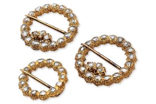 A GROUP OF THREE CIRCULAR INTAN KEROSANG BROOCHES