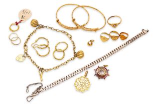 A GROUP OF CHILD'S GOLD AND SILVER JEWELLERY