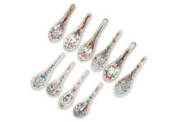 A GROUP OF FAMILLE ROSE PHOENIX AND OTHER DESSERT SPOONS