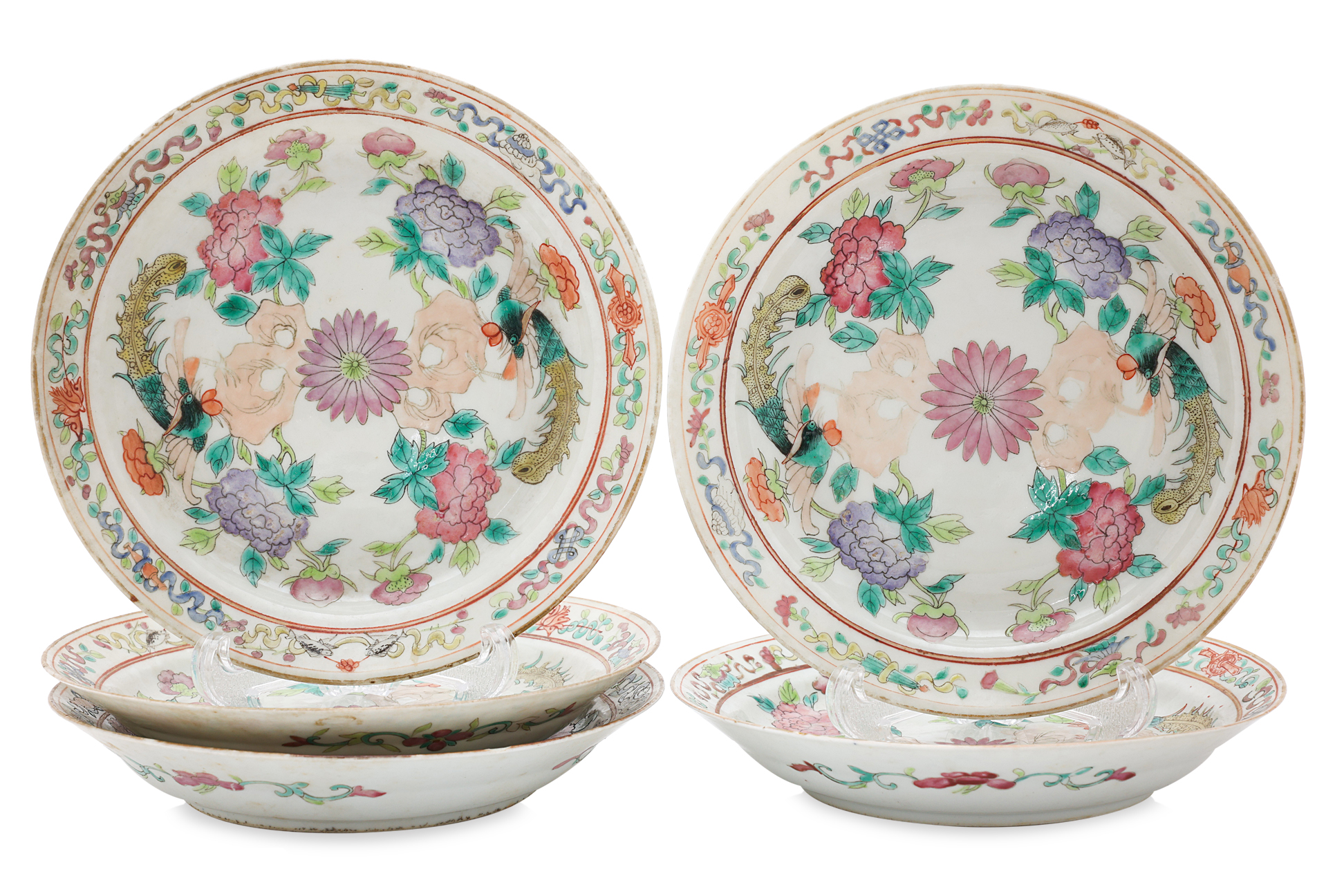 A SET OF FIVE FAMILLE ROSE DOUBLE PHOENIX PLATES