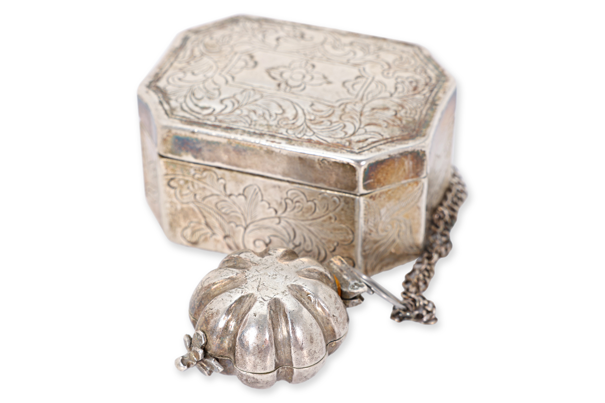 A SILVER SIREH BOX AND LIME BOX - Image 2 of 3