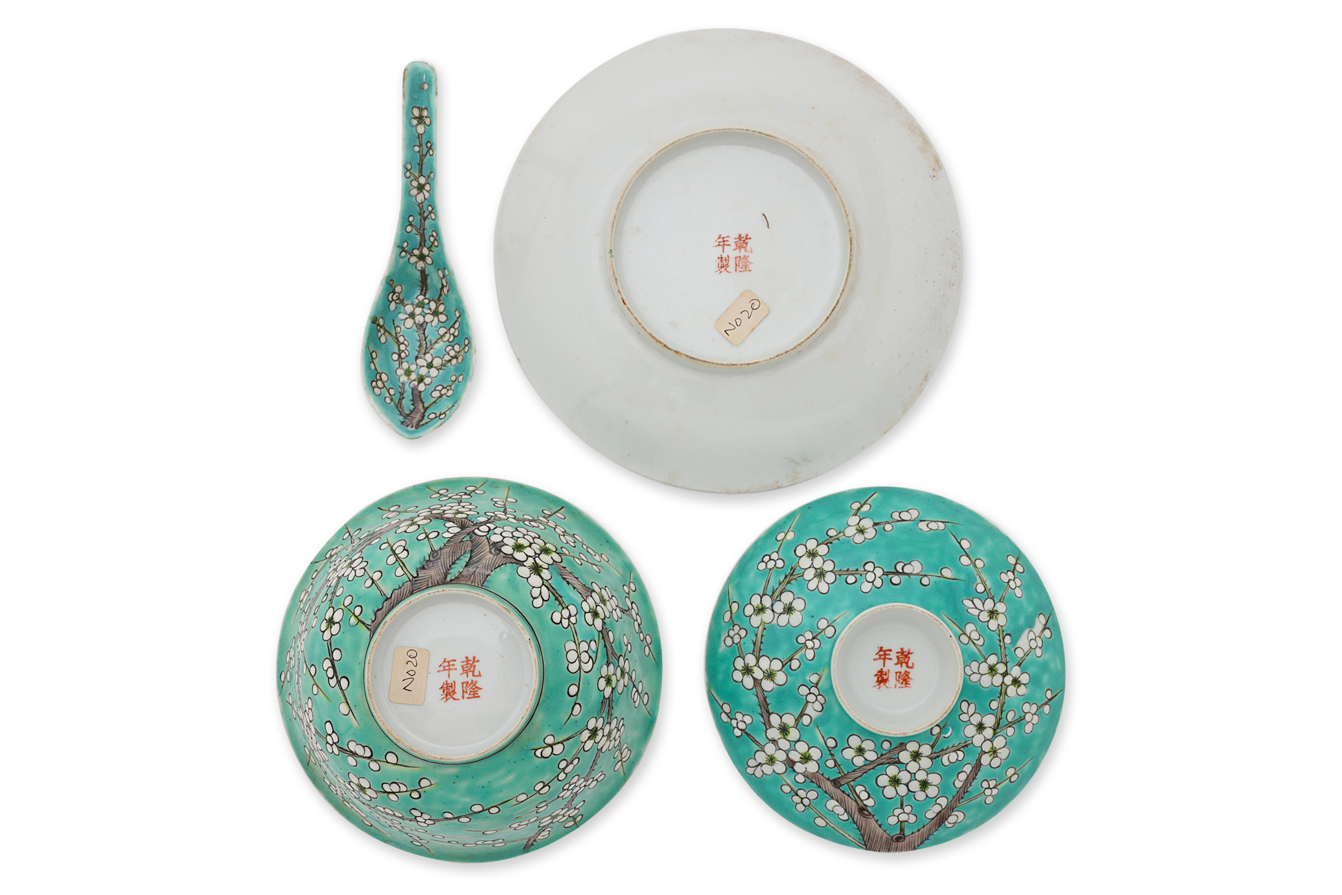 TWO ENAMELLED PORCELAIN BOWLS AND COVERS - Image 2 of 4