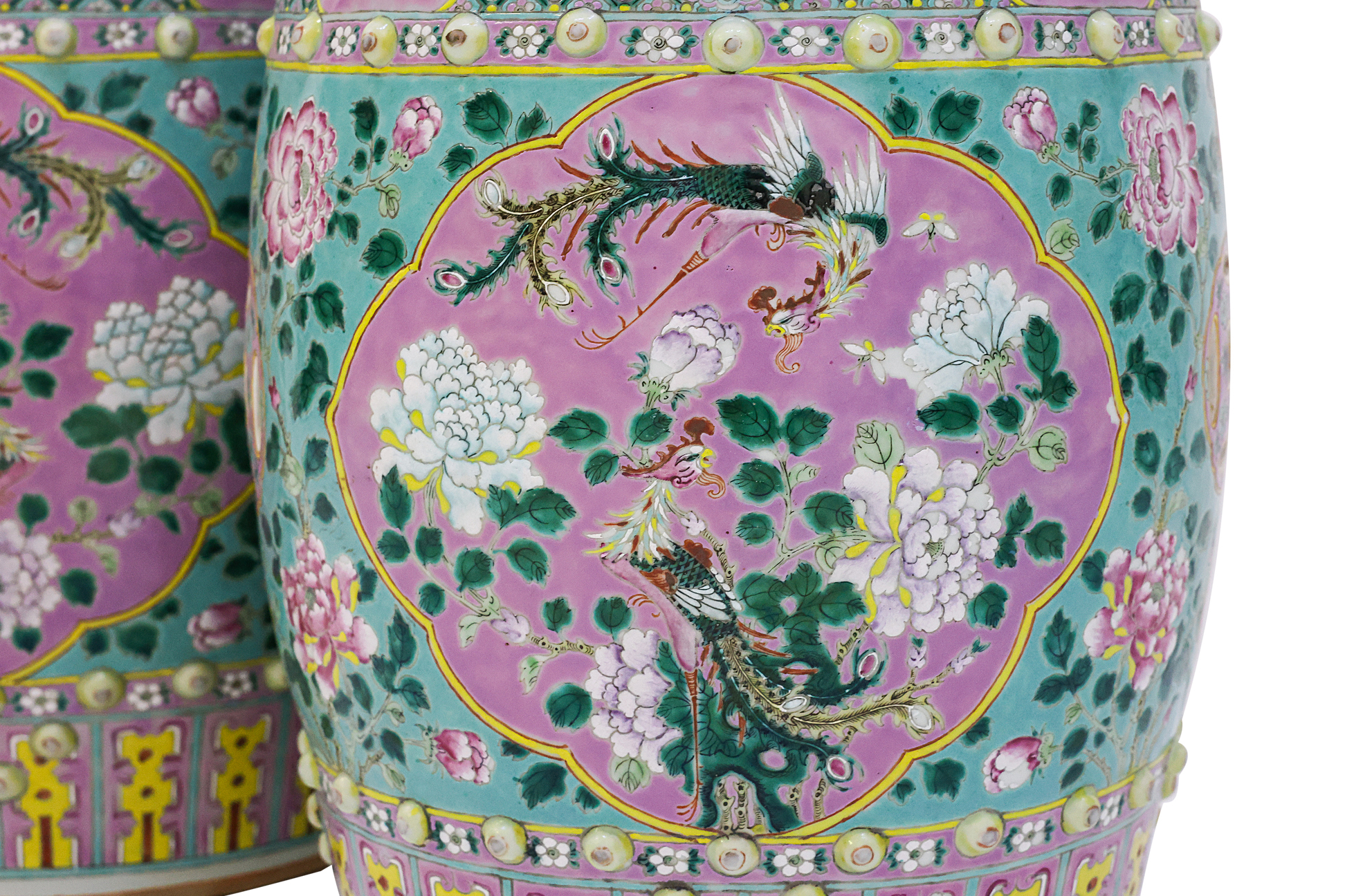 AN OPPOSING OR MIRRORED PAIR OF FAMILLE ROSE PORCELAIN DRUM STOOLS - Image 4 of 4