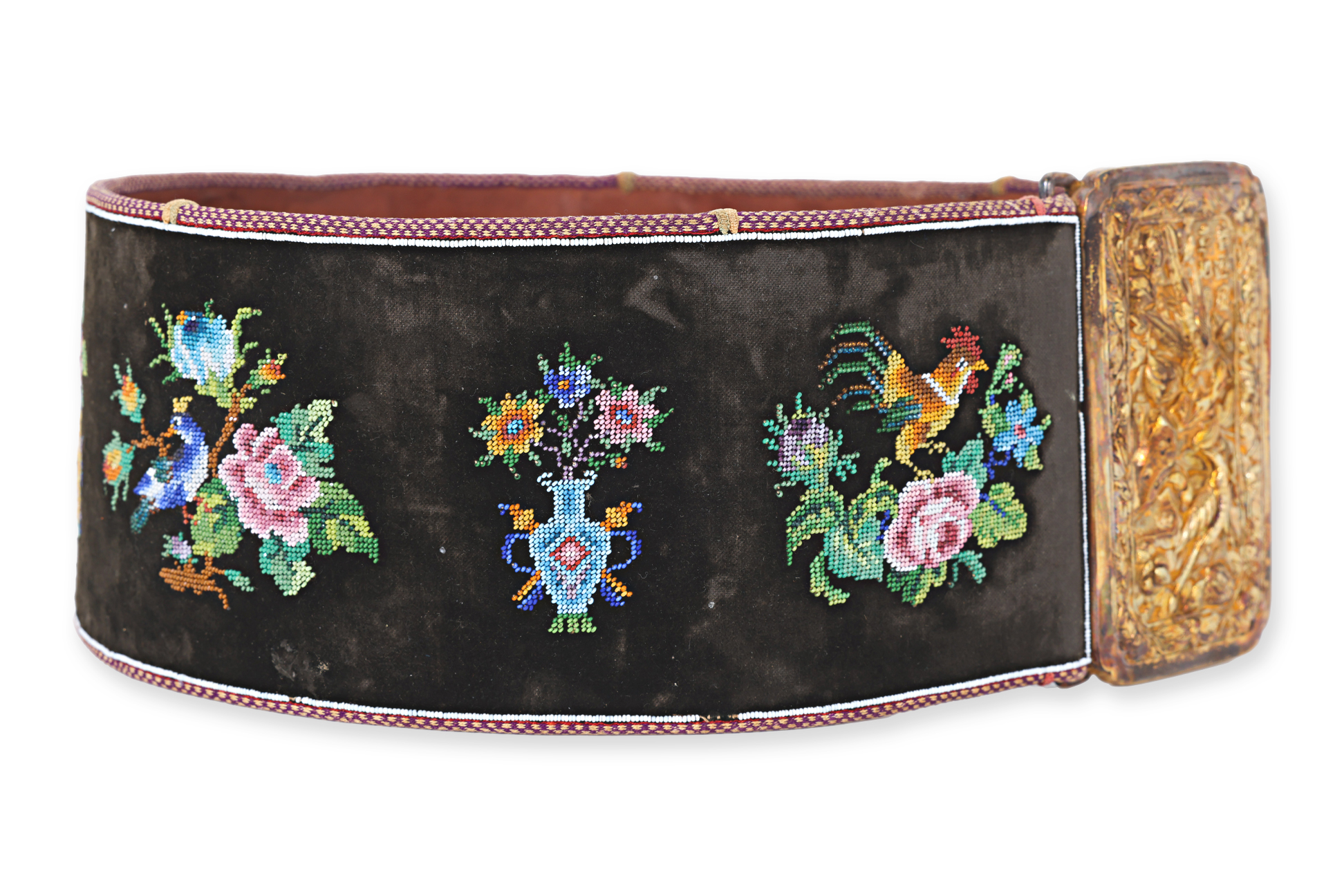 A LARGE BEADED BELT WITH SILVER-GILT BUCKLE - Image 4 of 5