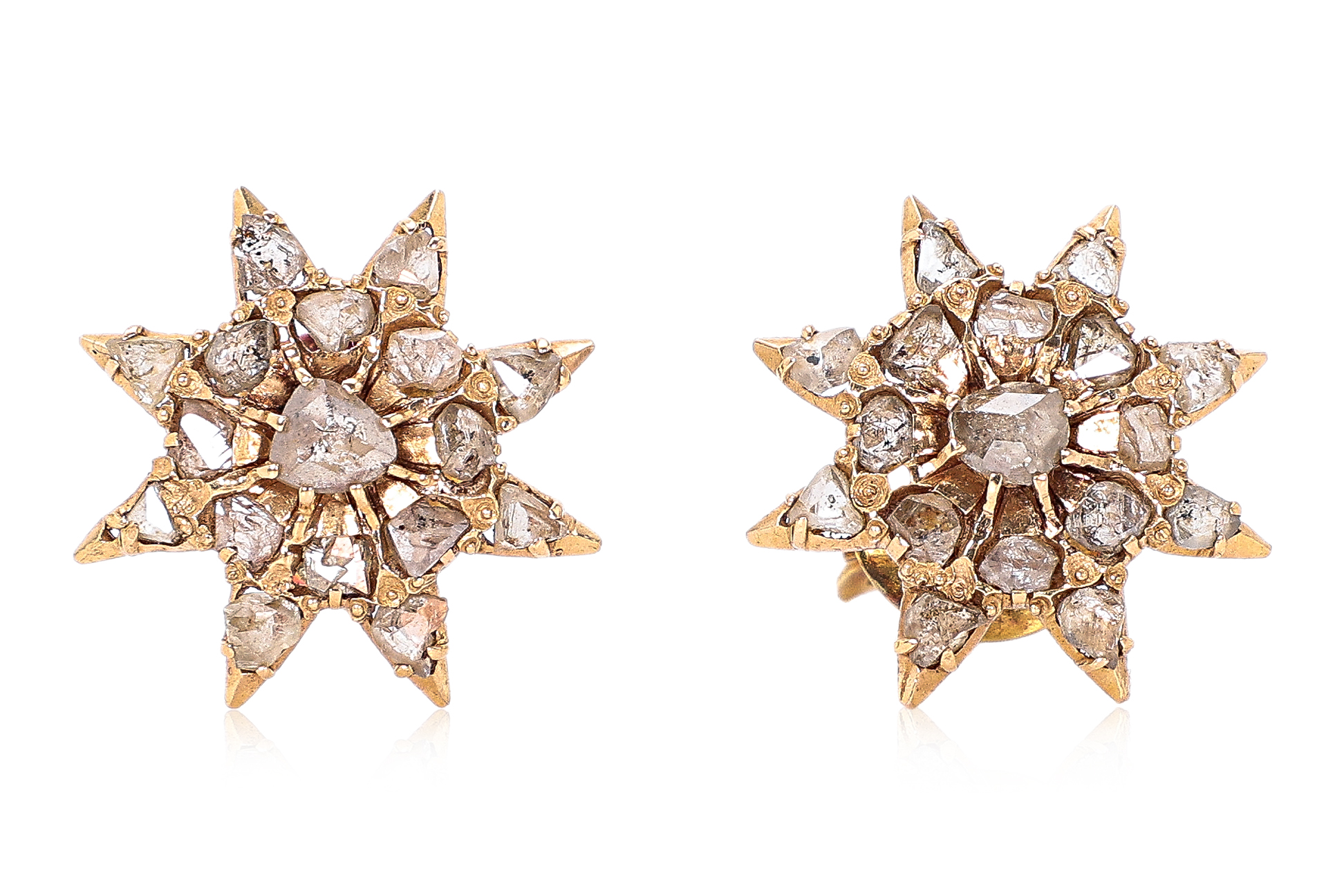 A PAIR OF GOLD INTAN DIAMOND EARRINGS