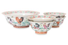 A SET OF FIVE FAMILLE ROSE 'CHICKEN' BOWLS