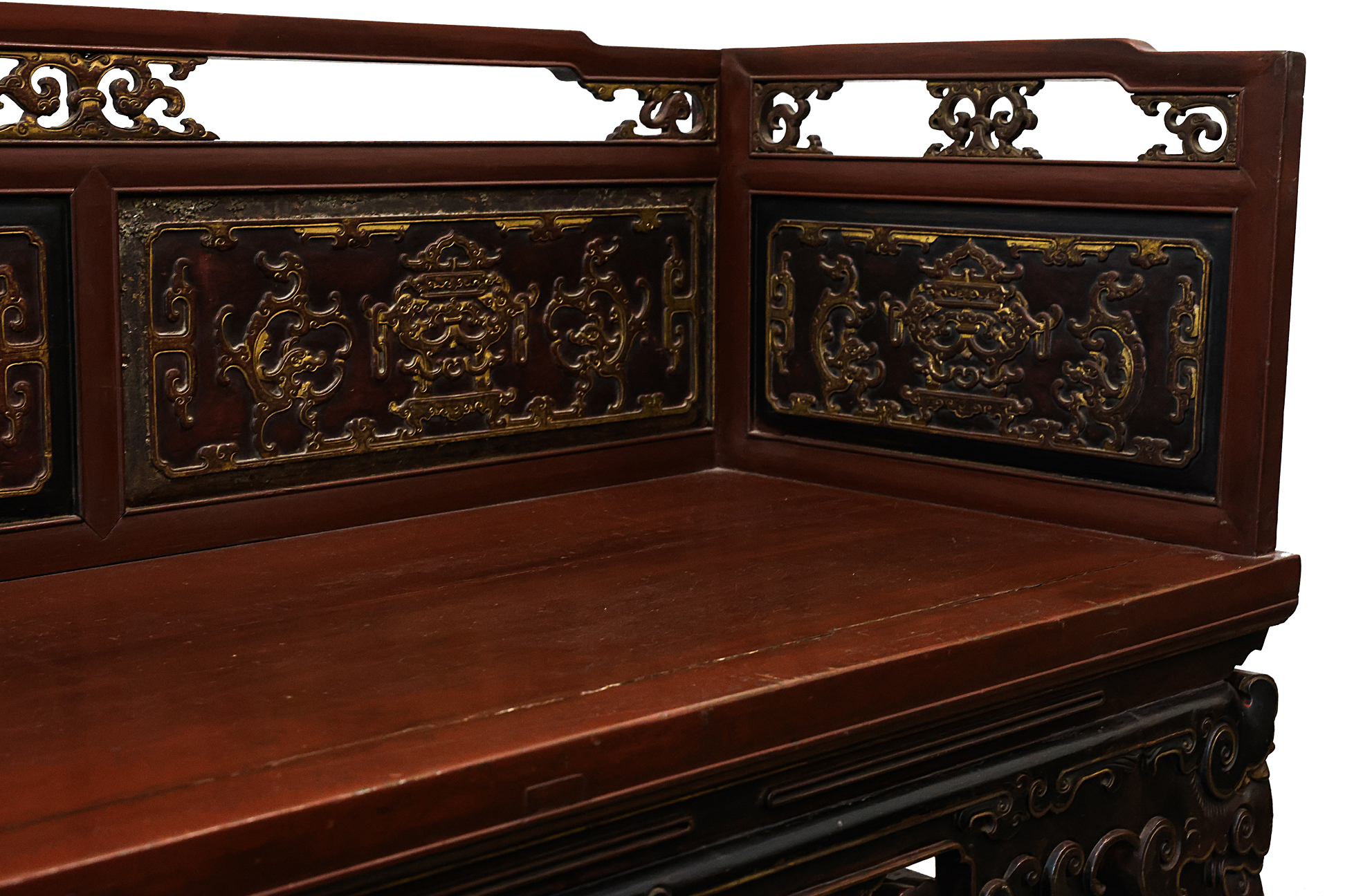 A CARVED AND PARCEL GILT WOOD BENCH - Image 4 of 4