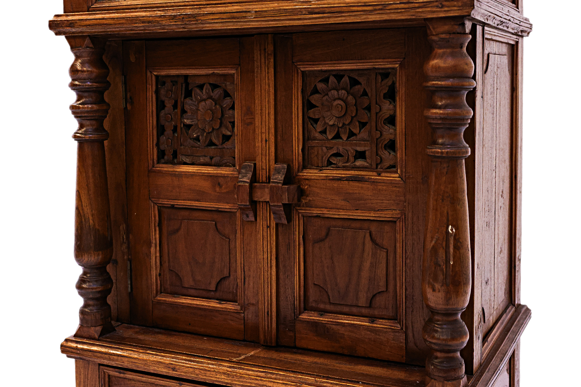 AN INDONESIAN TEAK SIDE CABINET - Image 2 of 3