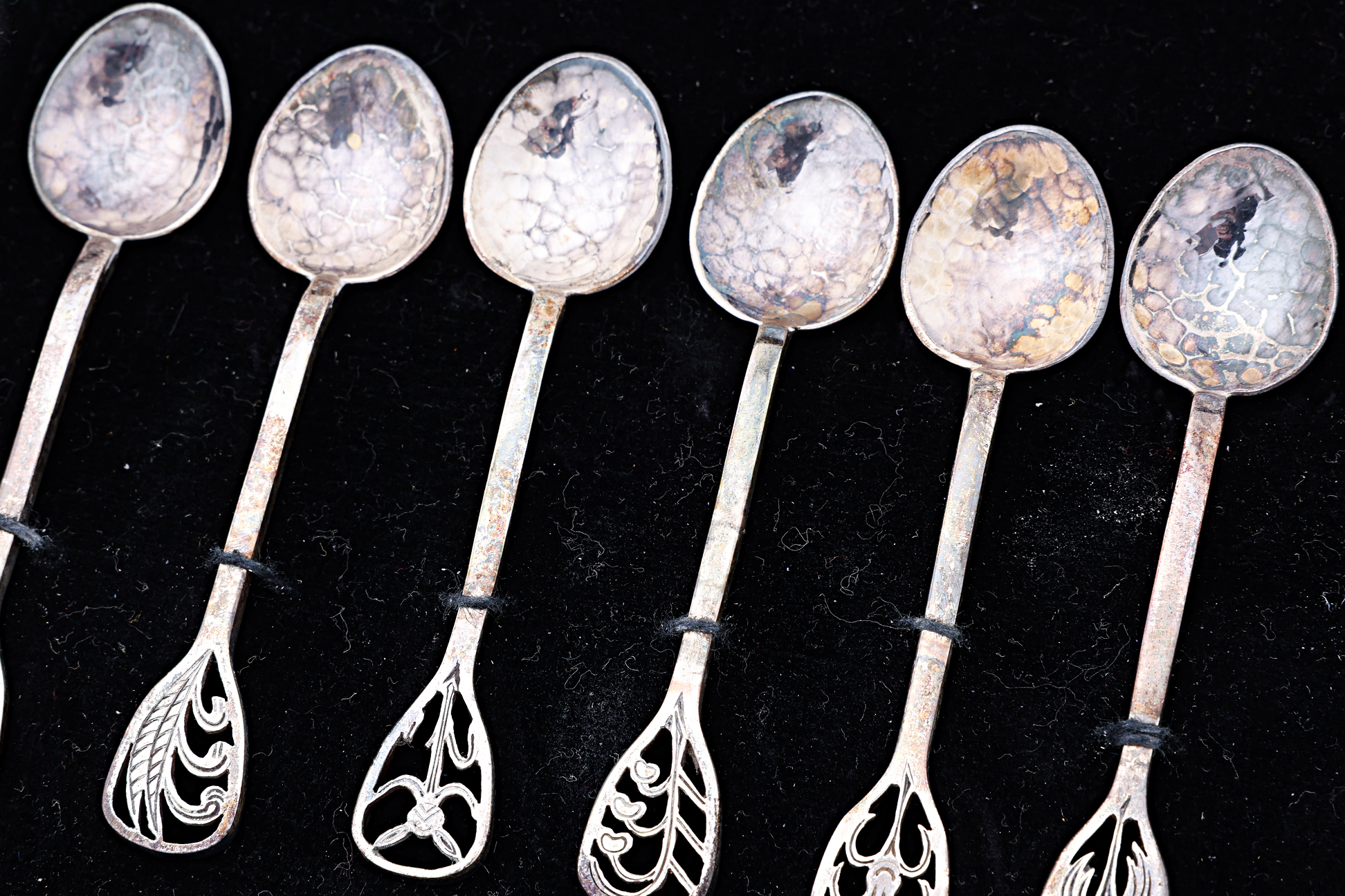 A SET OF SIX AUSTRALIAN ARTS AND CRAFTS SILVER COFFEE SPOONS - Image 2 of 2