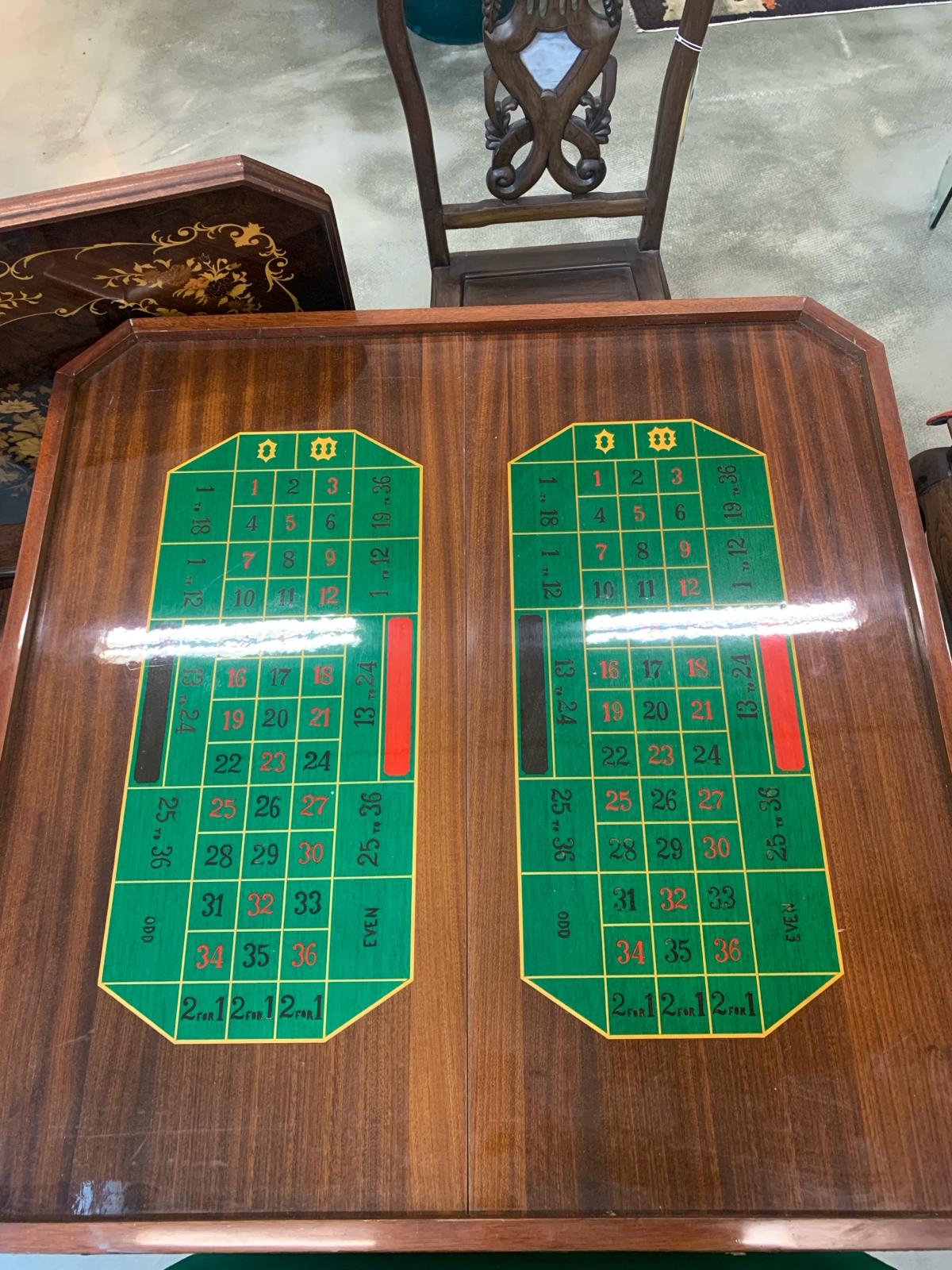 AN ITALIAN BURL WOOD VENEERED AND INLAID GAME TABLE - Image 15 of 19