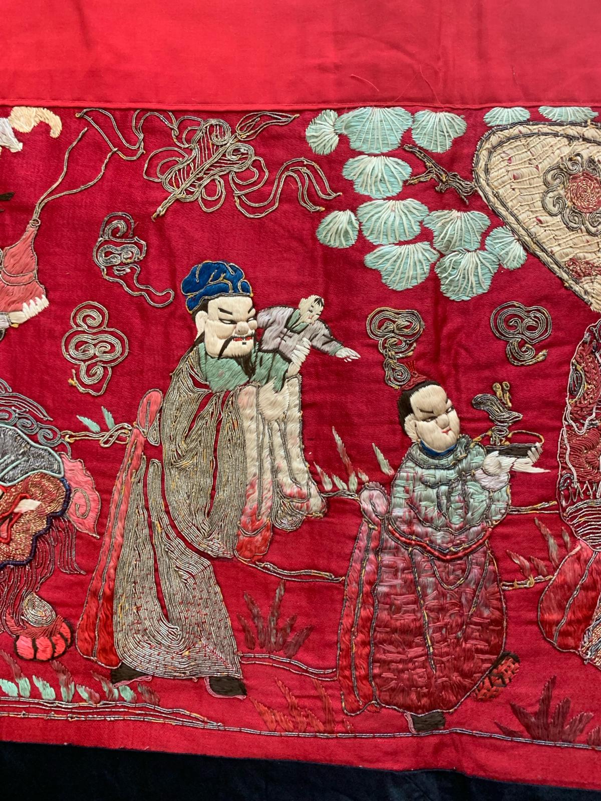 A GROUP OF CHINESE TEXTILES - Image 13 of 35