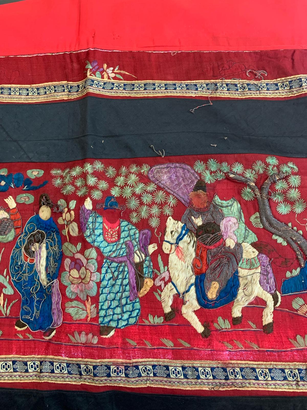 A GROUP OF CHINESE TEXTILES - Image 27 of 35