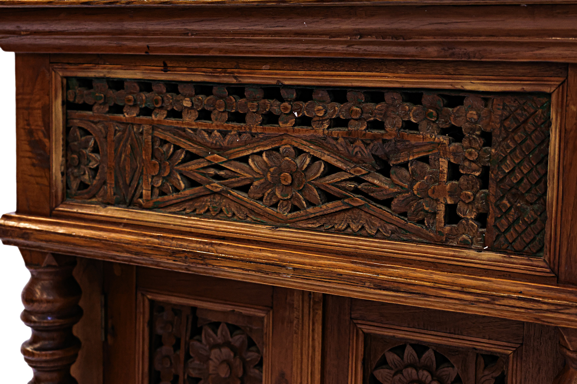 AN INDONESIAN TEAK SIDE CABINET - Image 3 of 3