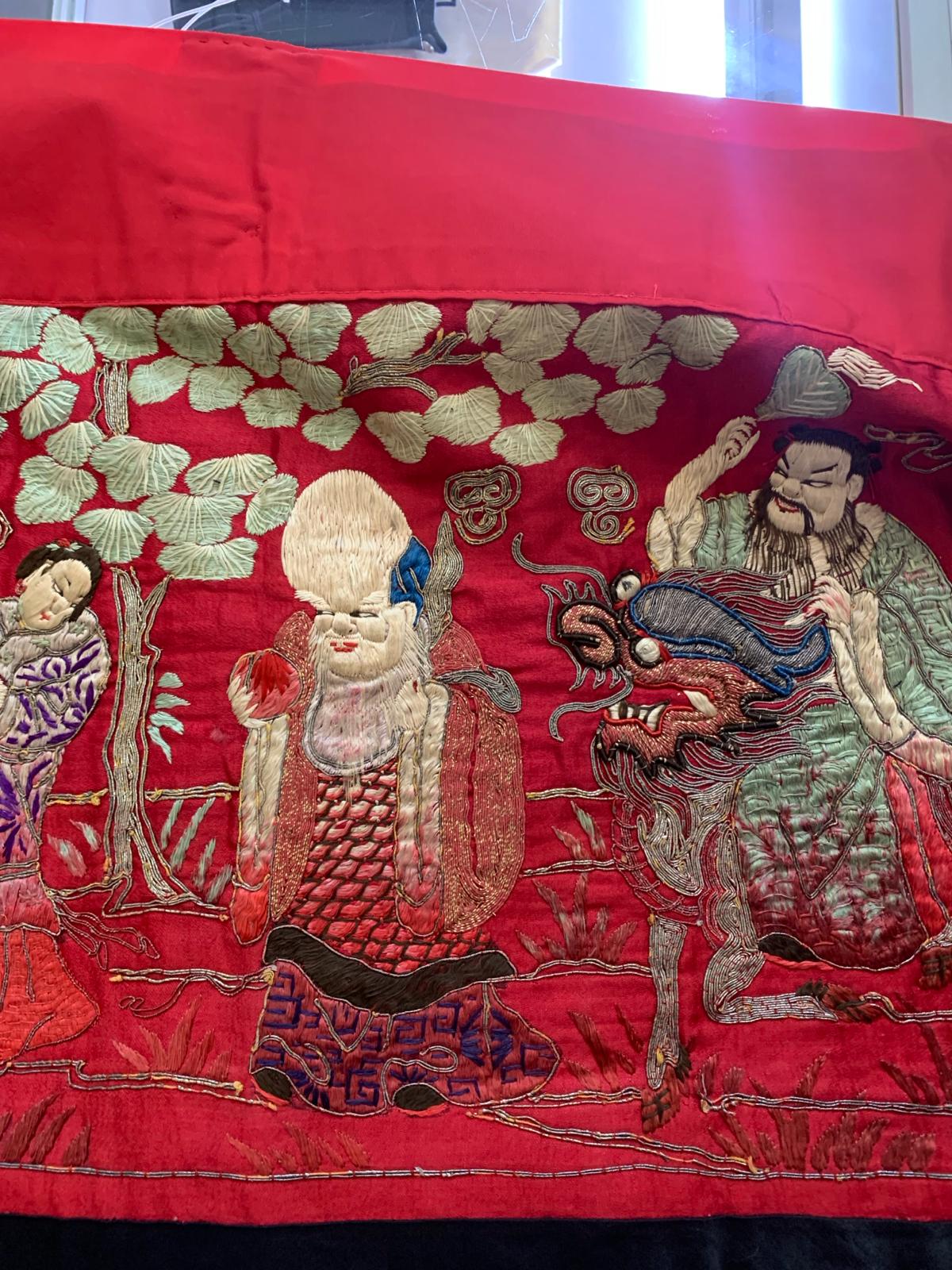 A GROUP OF CHINESE TEXTILES - Image 15 of 35