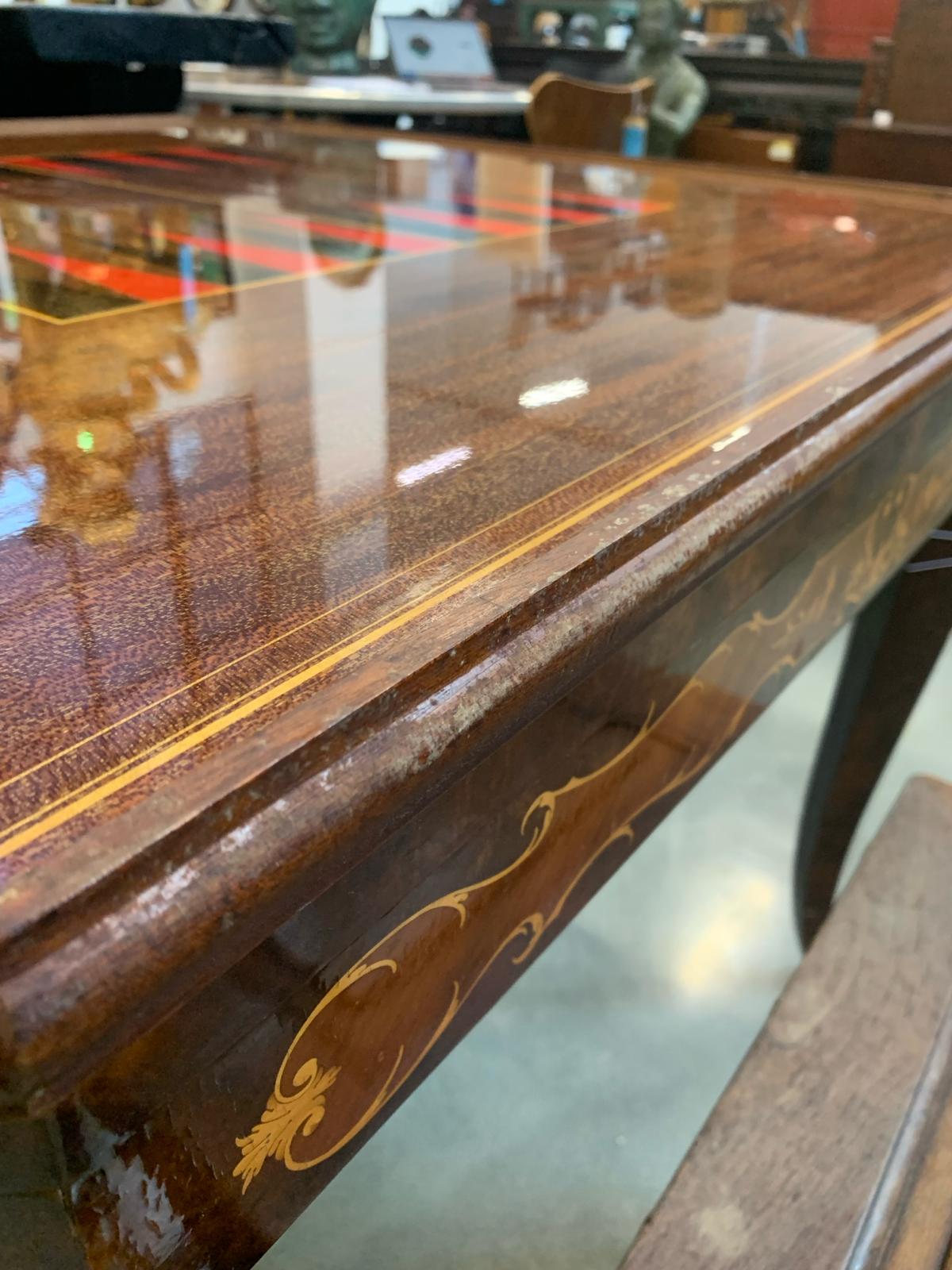 AN ITALIAN BURL WOOD VENEERED AND INLAID GAME TABLE - Image 5 of 19