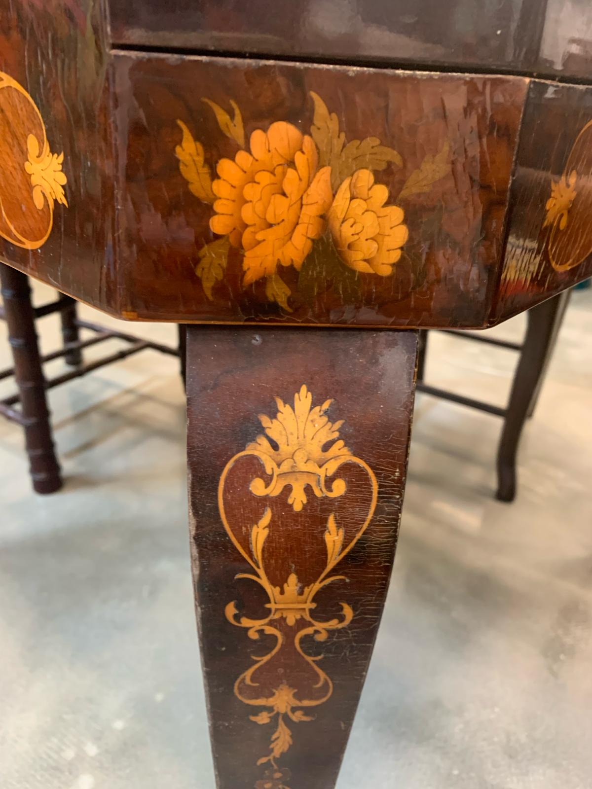 AN ITALIAN BURL WOOD VENEERED AND INLAID GAME TABLE - Image 8 of 19