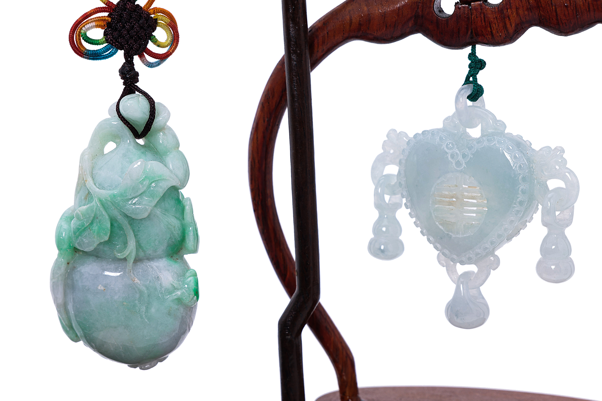 A GROUP OF SIX CARVED JADE PENDANTS ON STANDS - Image 3 of 4