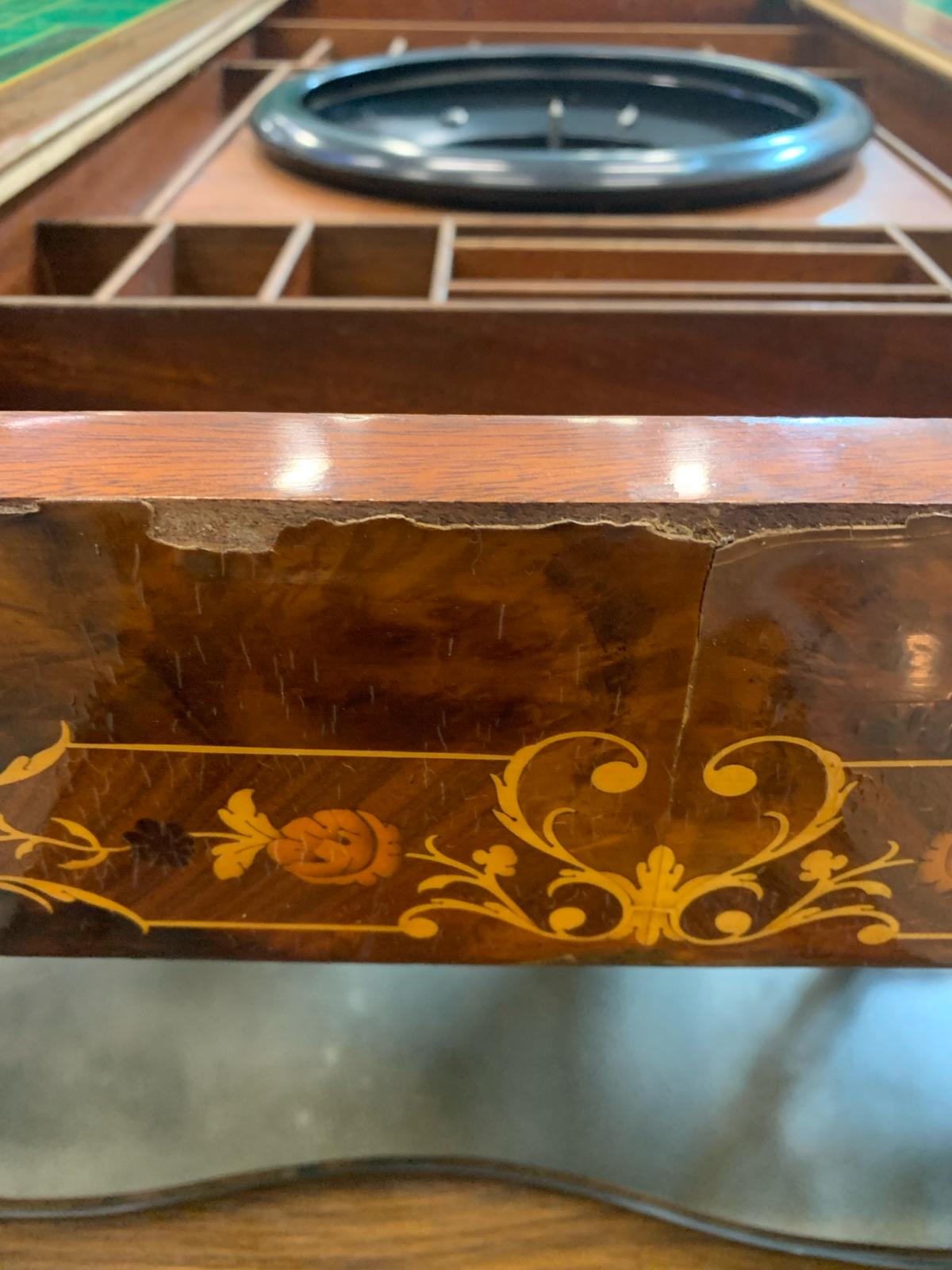 AN ITALIAN BURL WOOD VENEERED AND INLAID GAME TABLE - Image 17 of 19