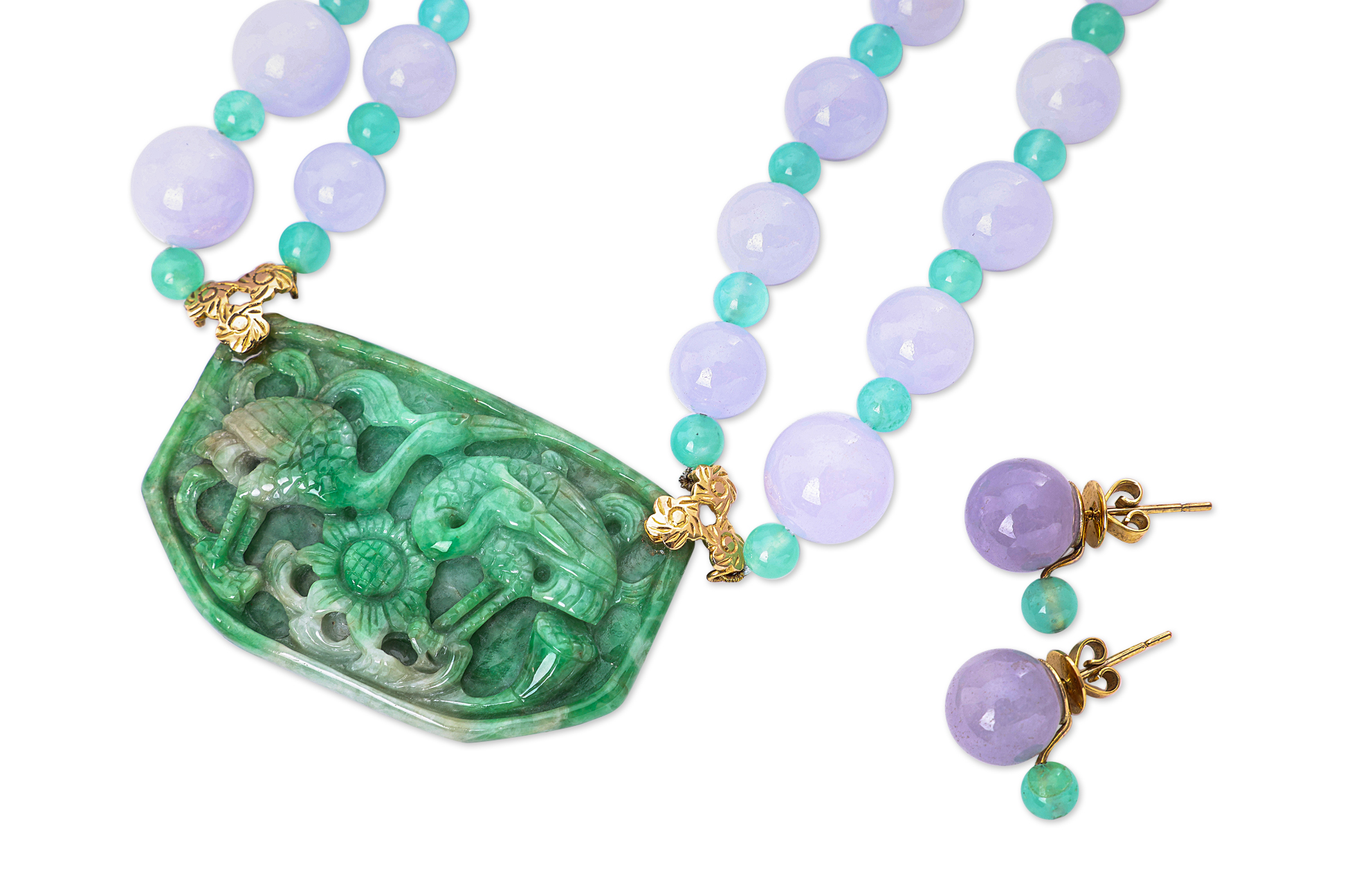 A SUITE OF JADE AND QUARTZ JEWELLERY