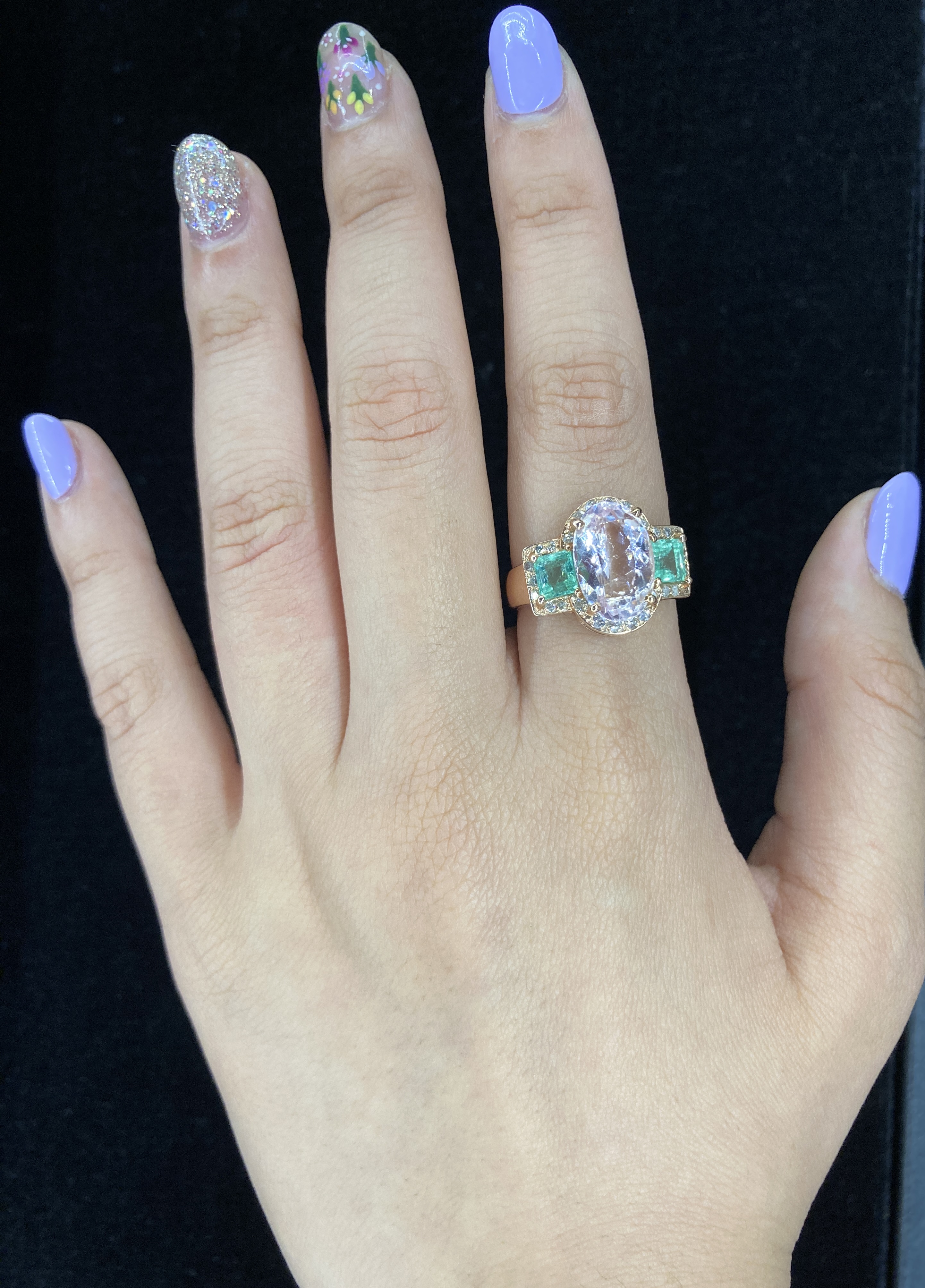 A MORGANITE, EMERALD AND DIAMOND RING - Image 4 of 4