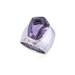 AN AMETHYST AND WHITE GOLD RING