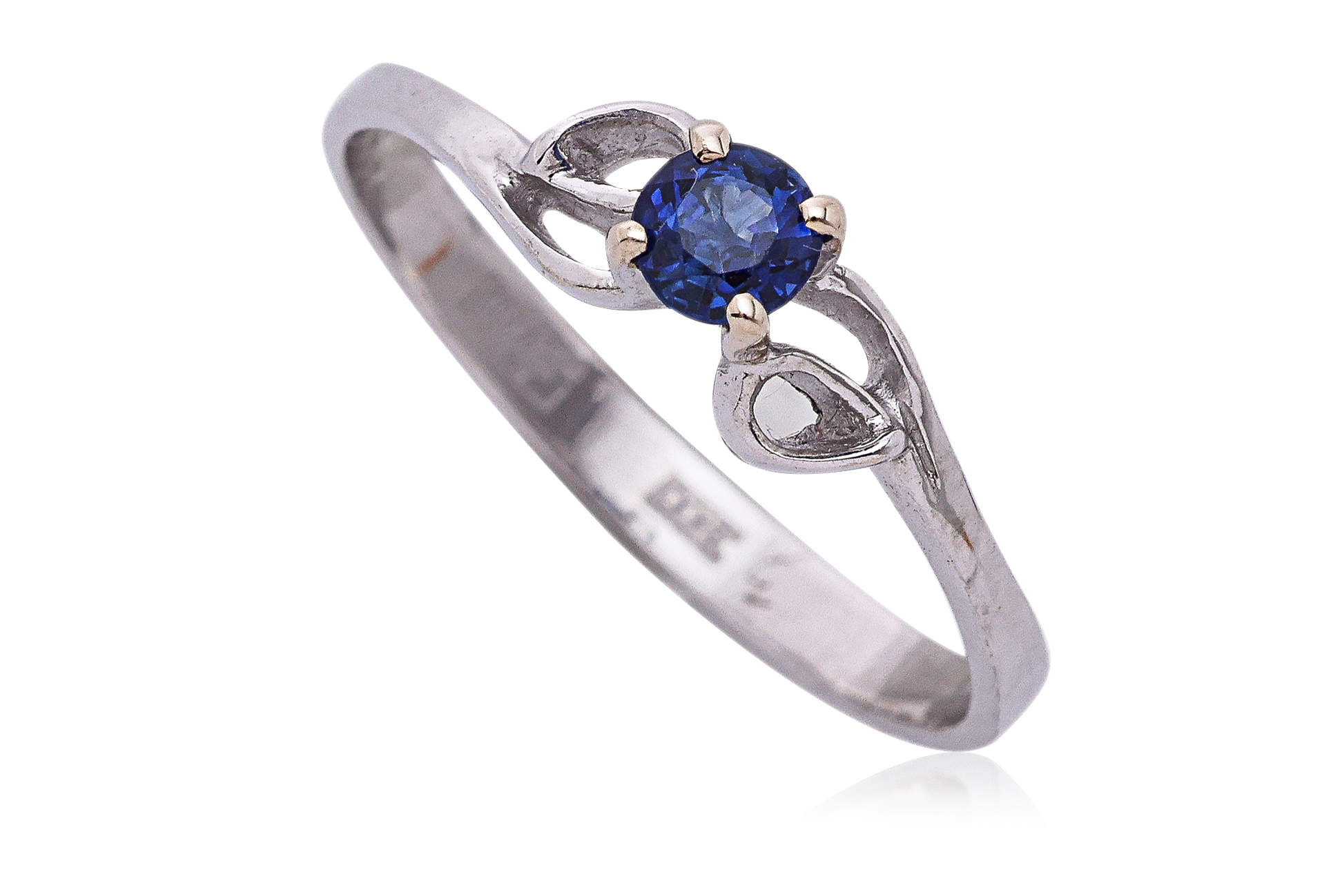 A SOVIET BLUE SAPPHIRE RING