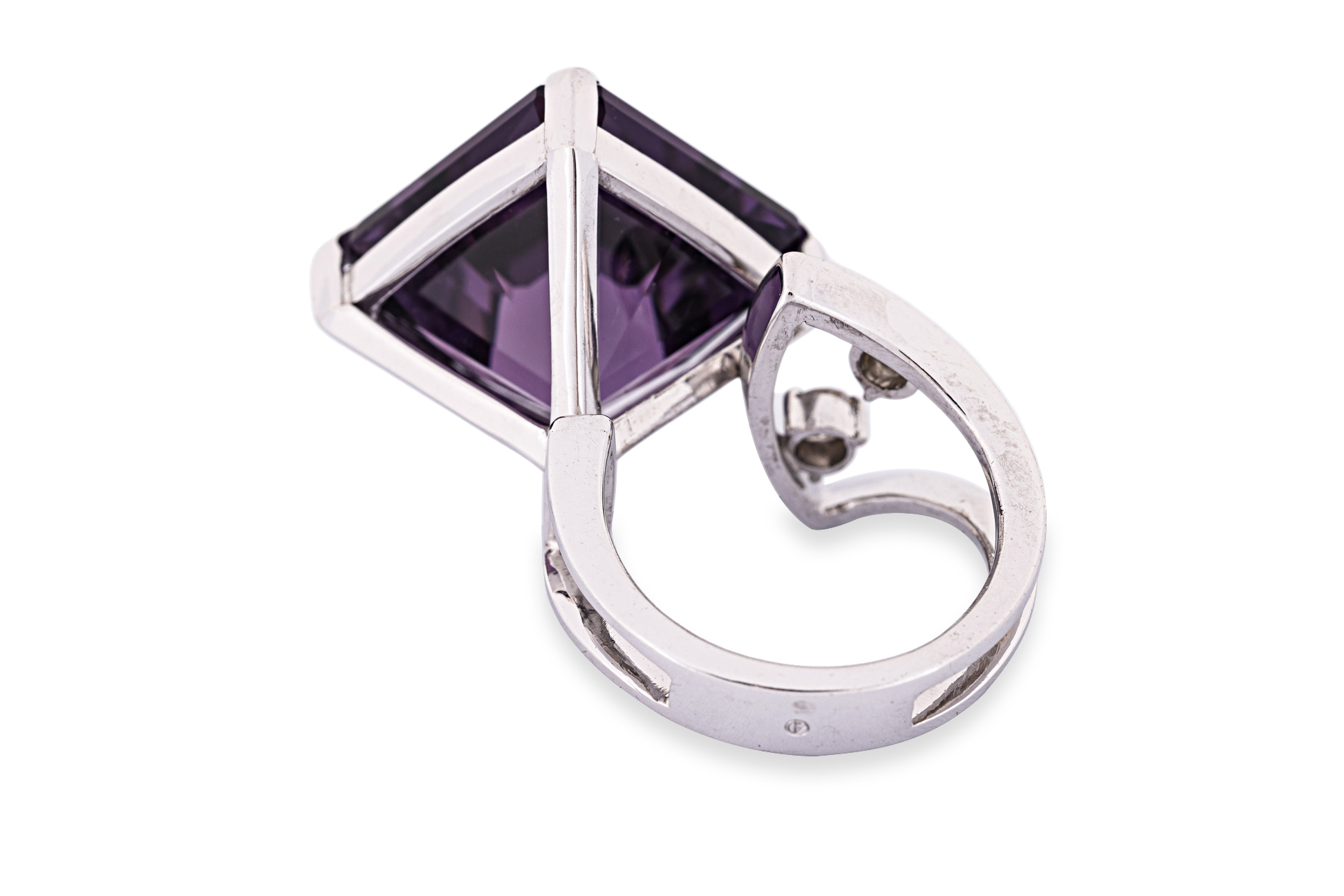 AN AMETHYST AND DIAMOND RING - Image 3 of 4