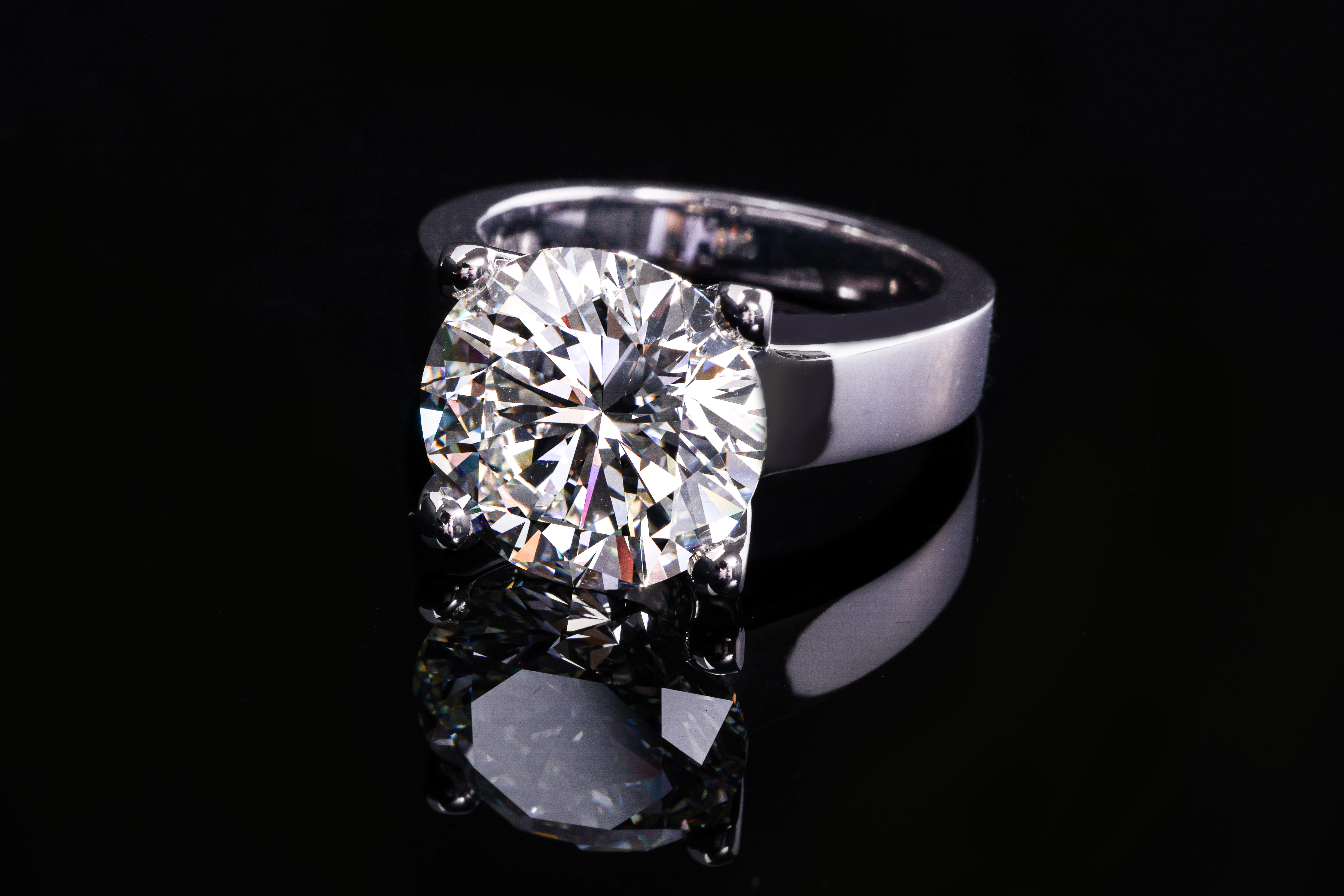 A FINE 7.25 CTS SOLITAIRE DIAMOND RING - Image 2 of 9