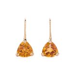 A PAIR OF CITRINE DROP EARRINGS