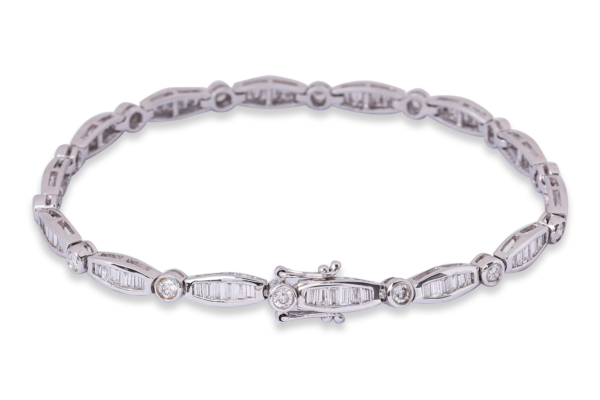 A DIAMOND AND WHITE GOLD BRACELET - Image 3 of 3