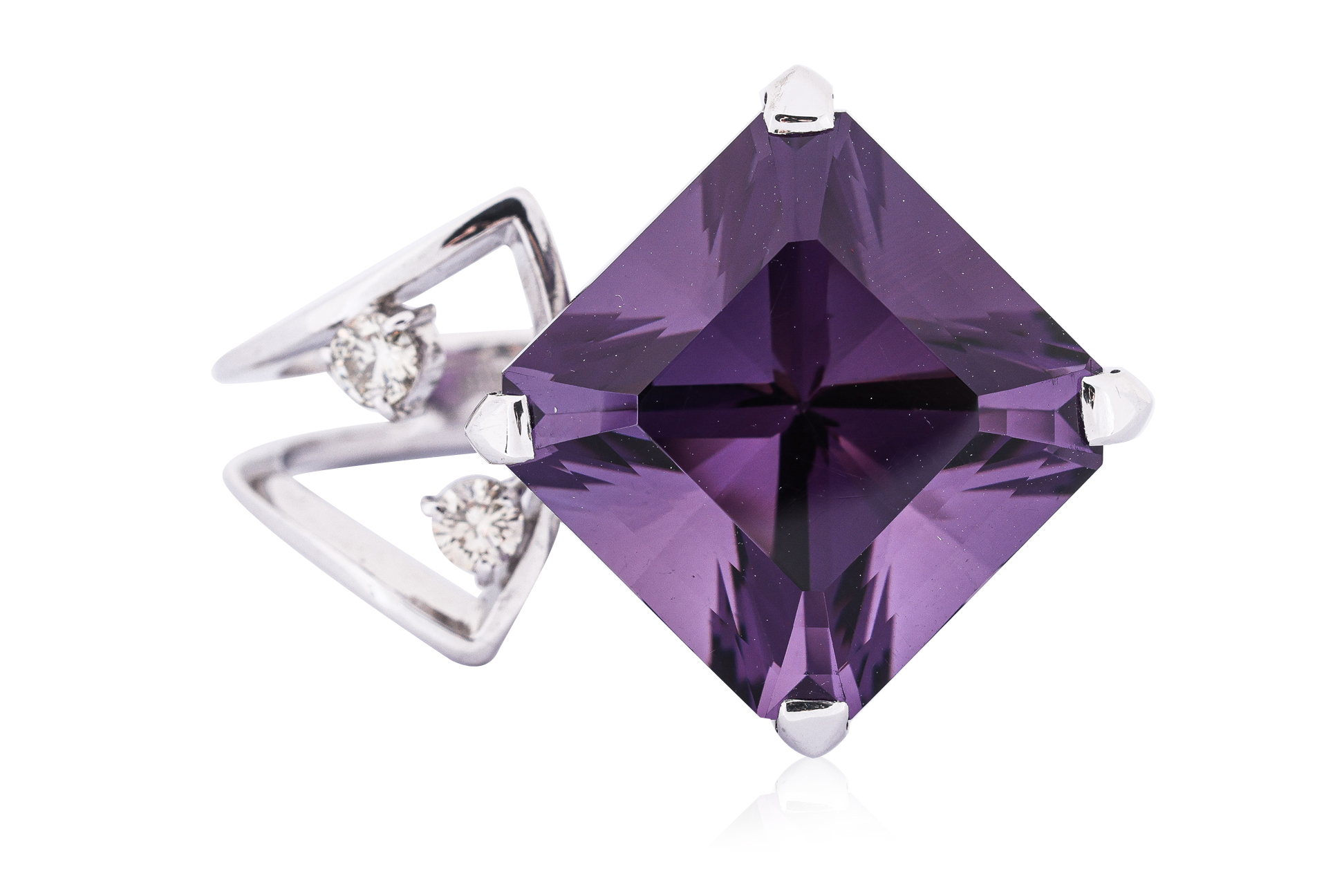 AN AMETHYST AND DIAMOND RING - Image 2 of 4