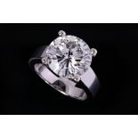A FINE 7.25 CTS SOLITAIRE DIAMOND RING