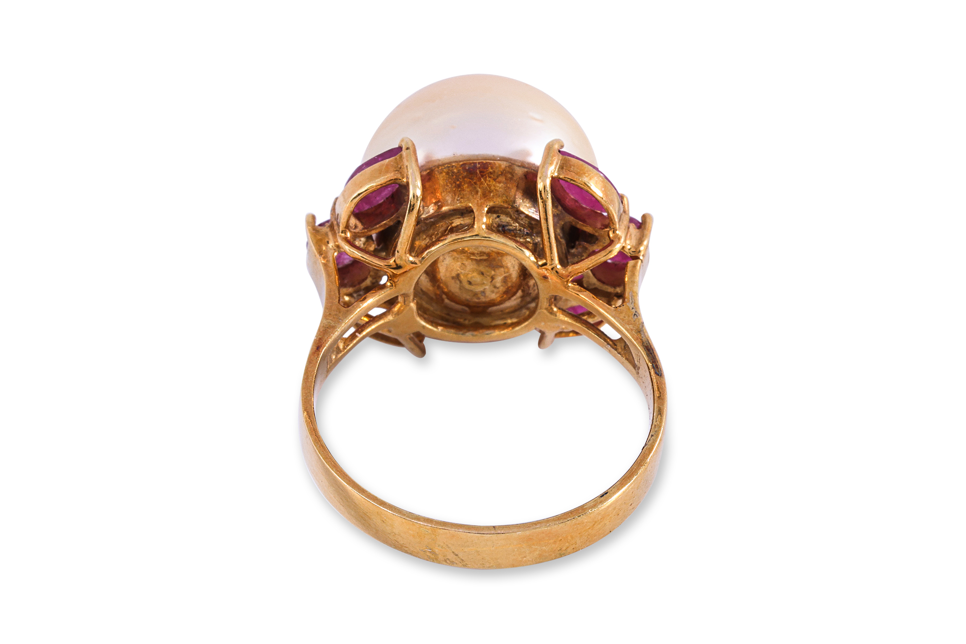 A CULTURED SOUTH SEA PEARL AND RUBY RING - Image 3 of 3