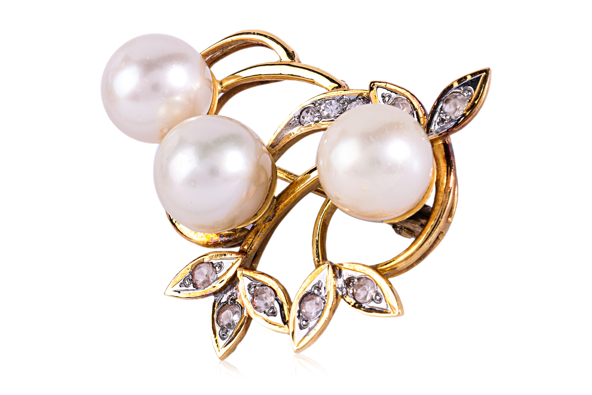 A CULTURED SOUTH SEA PEARL AND WHITE SAPPHIRE BROOCH - Image 2 of 2