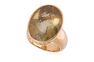 A LARGE LEMON QUARTZ AND GOLD RING