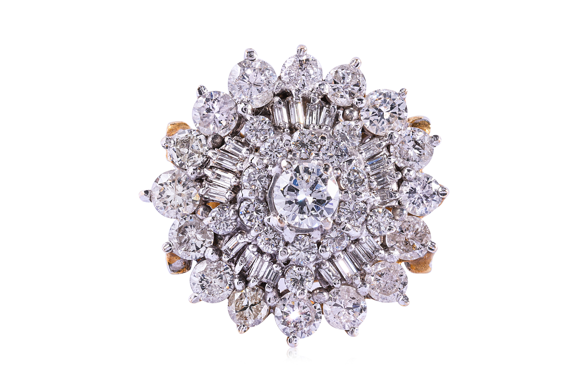 A DIAMOND 'FLOWER' CLUSTER RING - Image 2 of 4