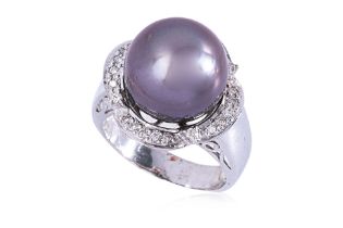 A TAHITIAN CULTURED PEARL AND DIAMOND RING