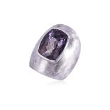 AN AMETHYST AND WHITE GOLD RING