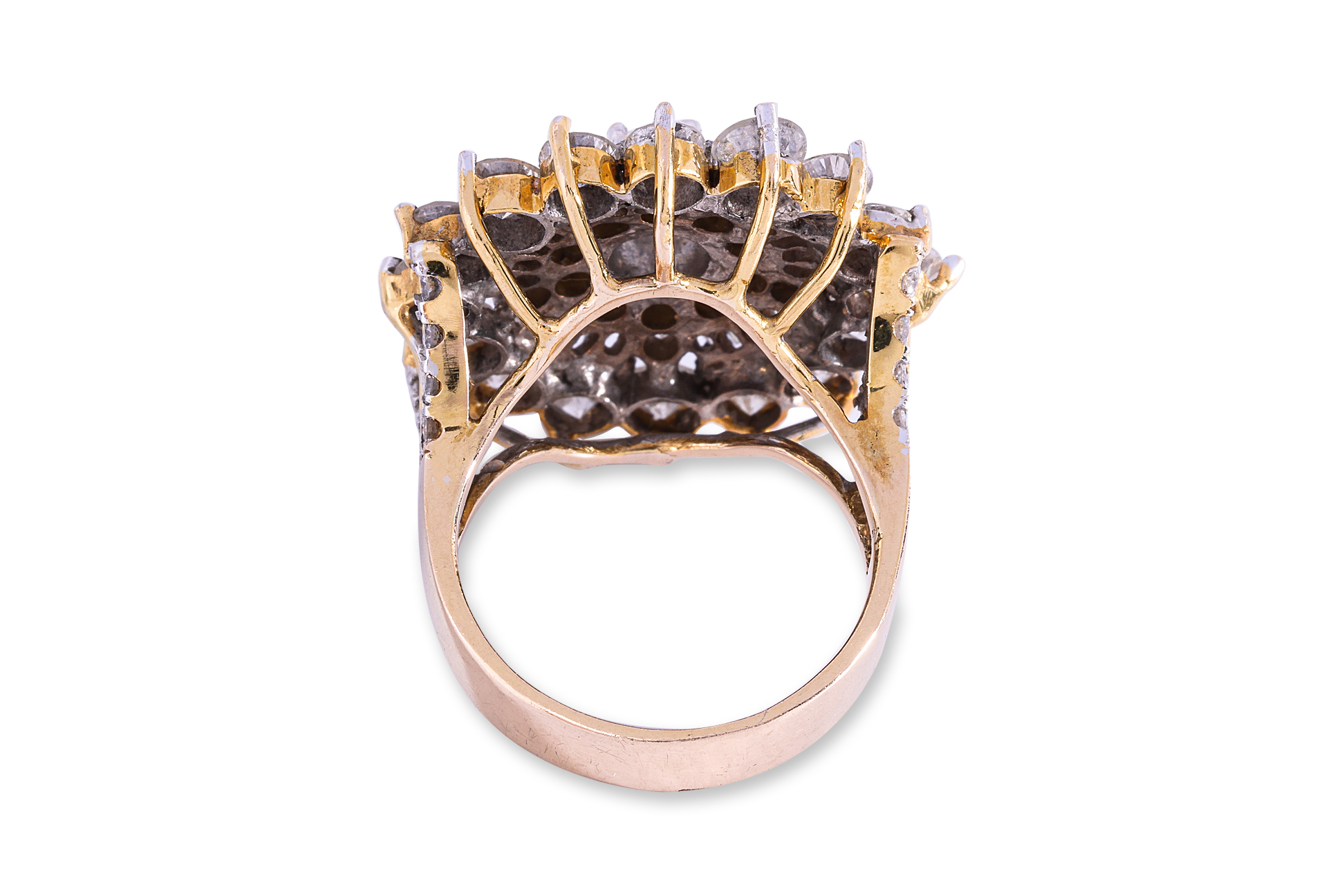 A DIAMOND 'FLOWER' CLUSTER RING - Image 3 of 4