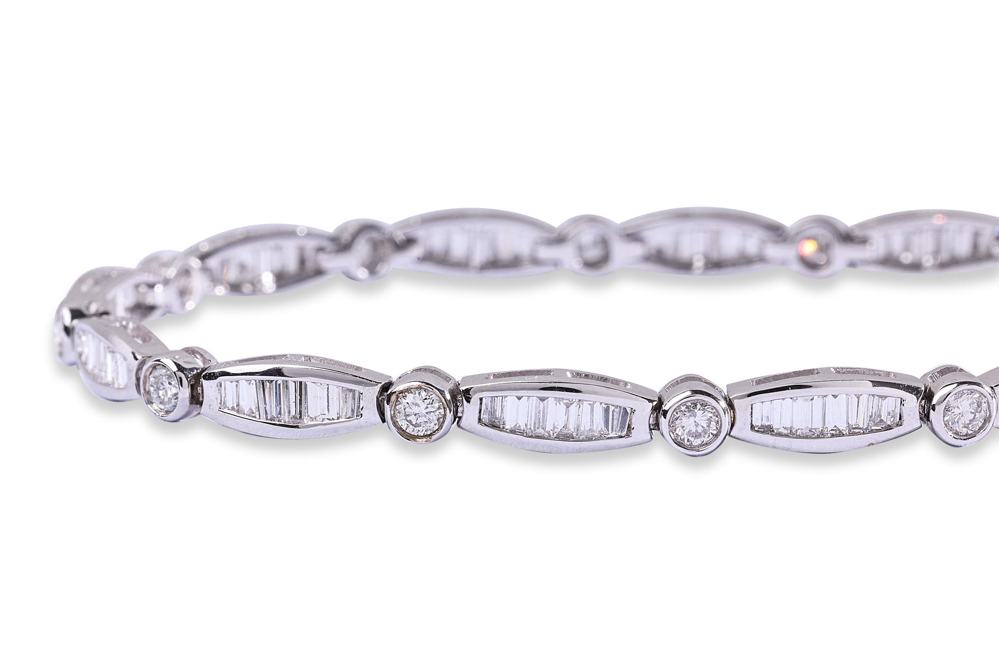A DIAMOND AND WHITE GOLD BRACELET - Image 2 of 3